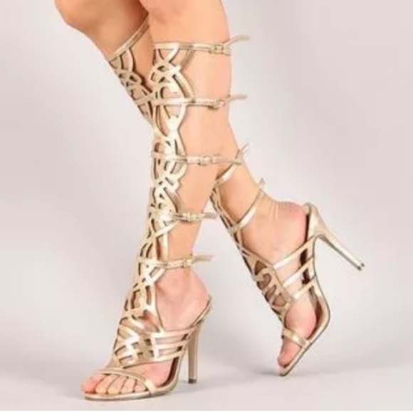 Breckelles Shoes - Gold Gladiator Scrappy Sandals 💋